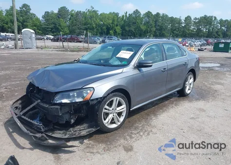2014 Volkswagen Passat 1.8T Se z USA, uszkodzony, nr VIN 1VWBS7A38EC114237